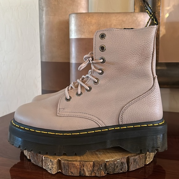 Dr. Martens *NWOB* Jadon III Boot Pisa Leather Platforms, Unisex, Taupe - Picture 6 of 11